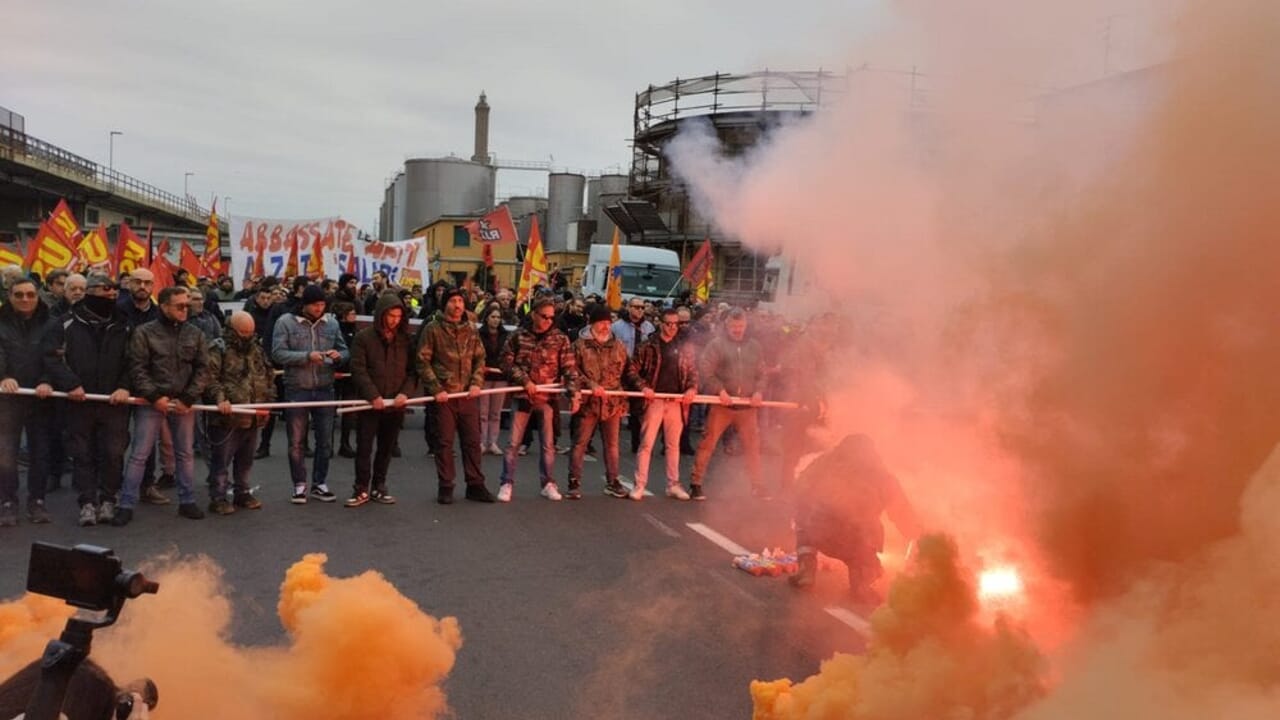 Non lavoriamo per la guerra: il 5 agosto i portuali di Genova scioperano!